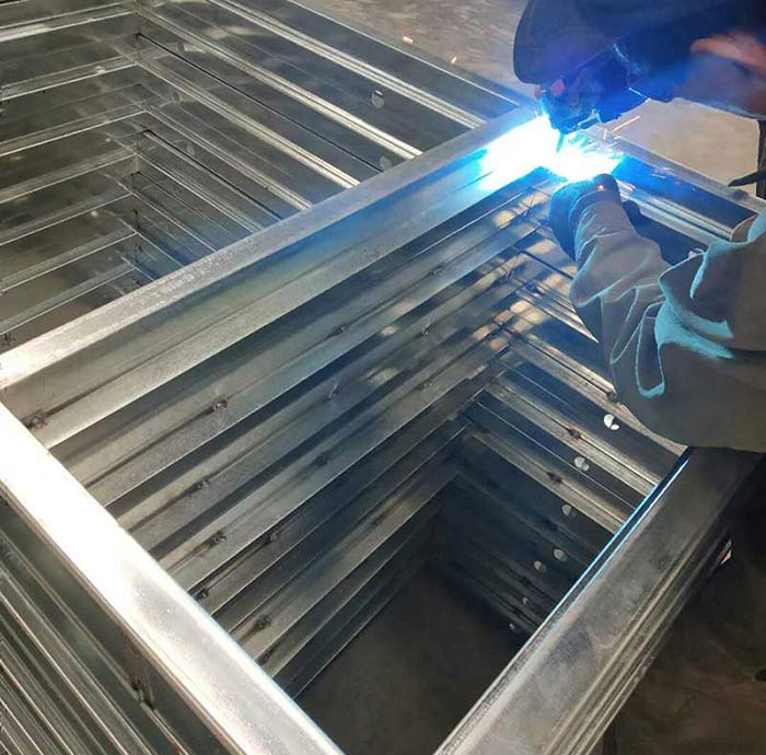 防火窗厂商生产焊接4