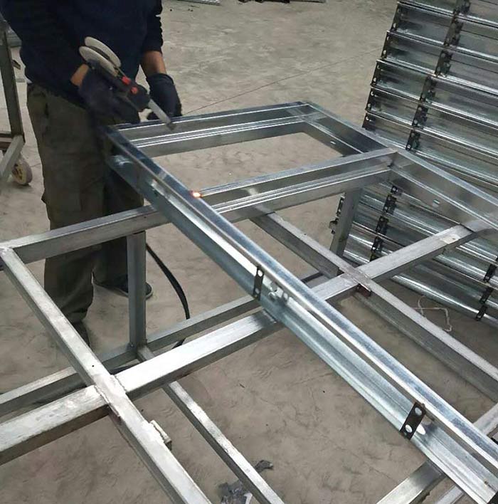 防火窗厂商生产焊接2