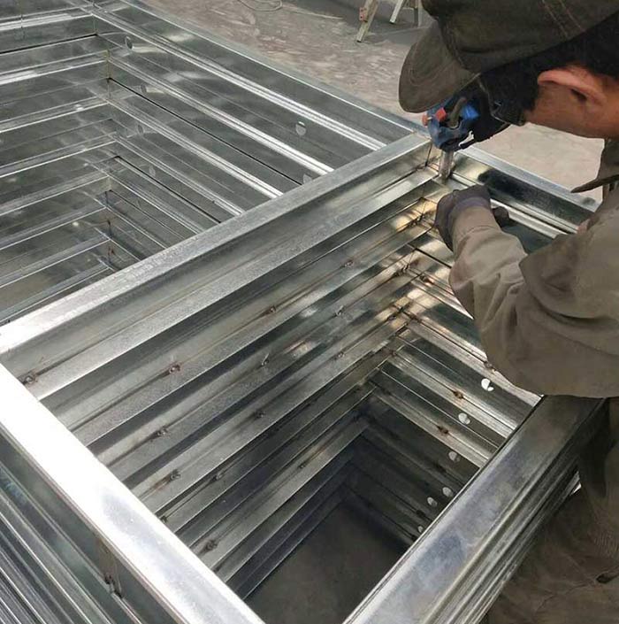 防火窗厂商生产焊接3